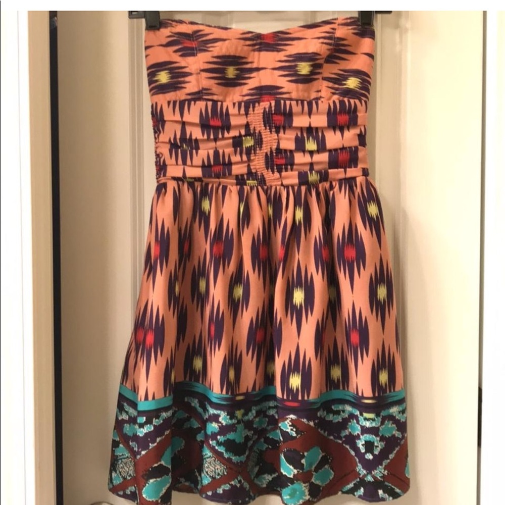 Strapless patterned dress
